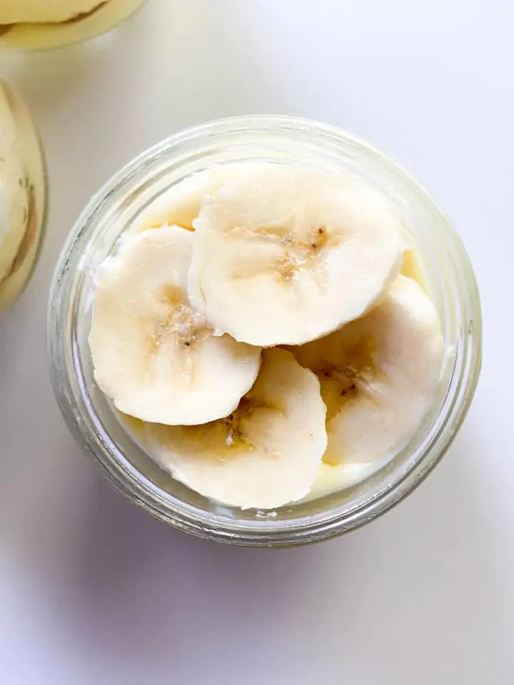 An ungarnished, assembled banana pudding cup in a jar. 