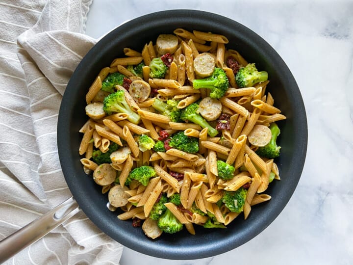 A pan with the pasta and all ingredients tossed together.