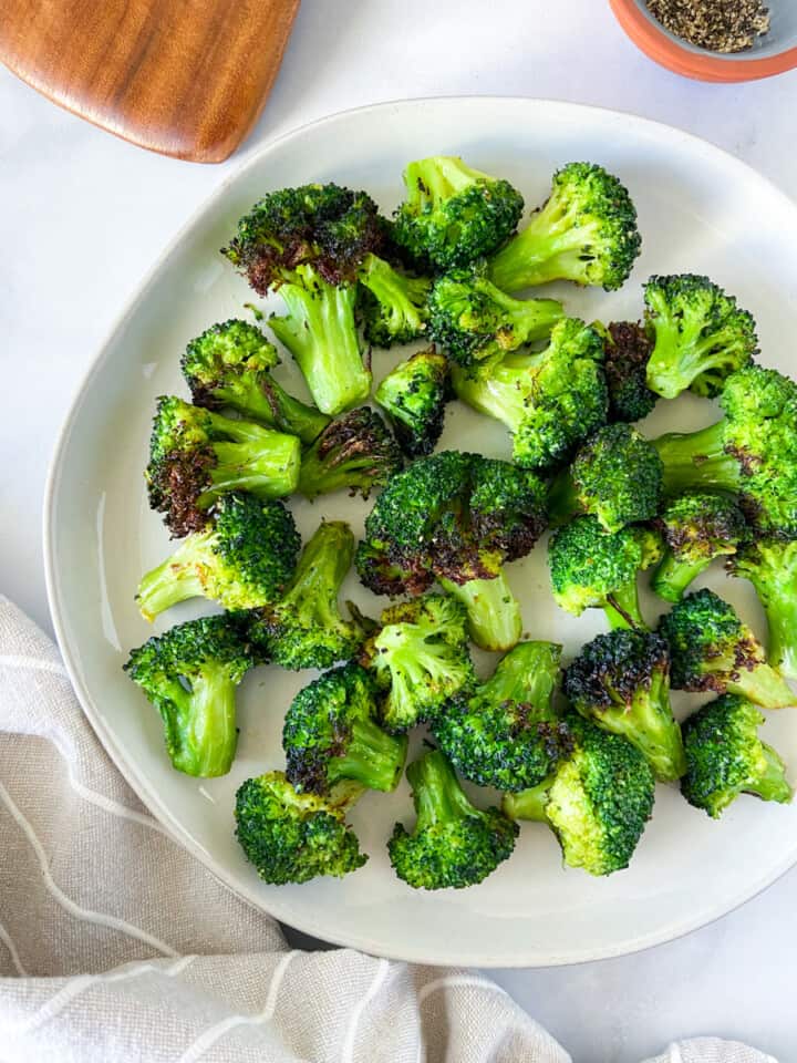 Crispy broccoli on a plate.