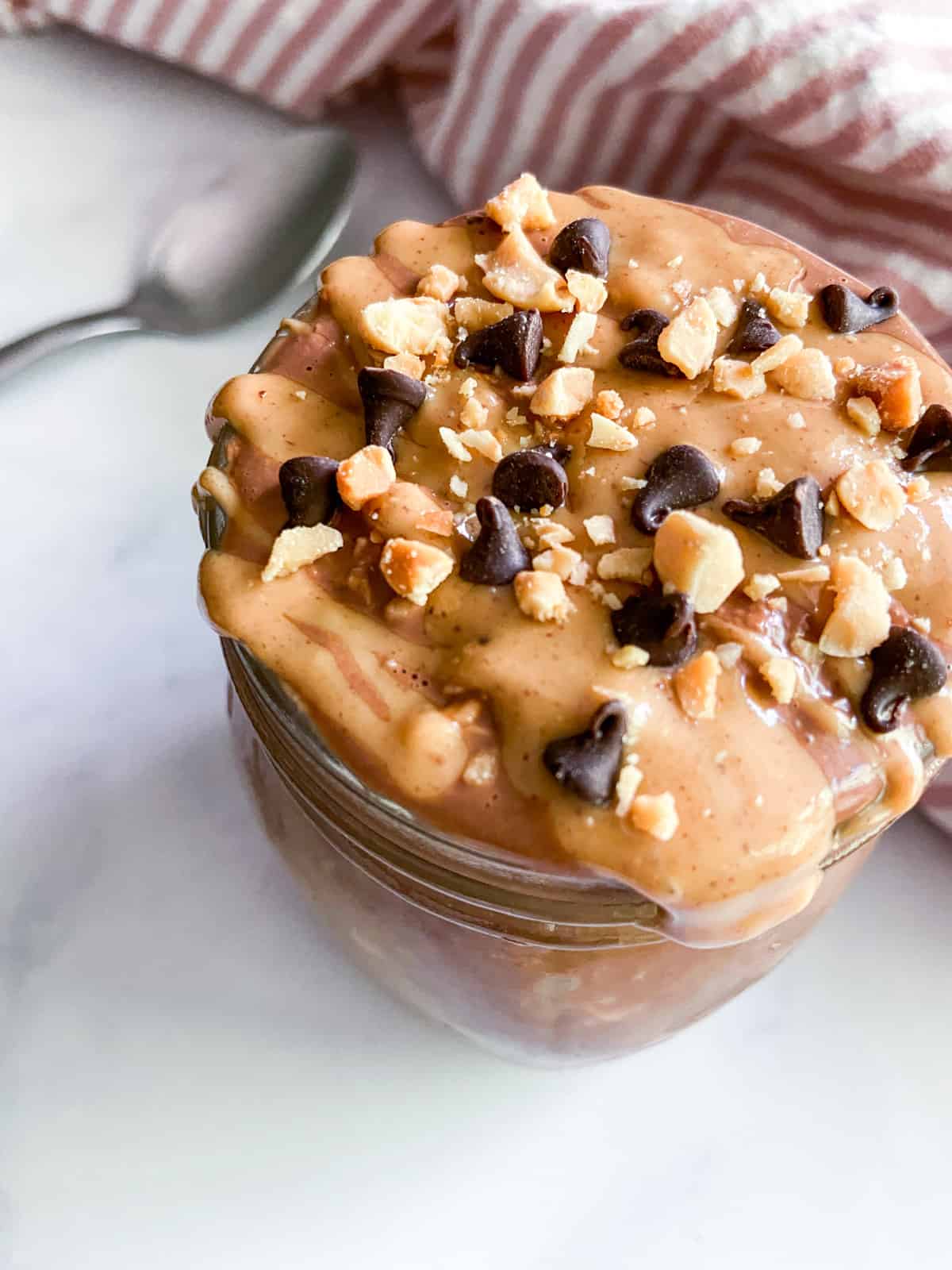 A jar full of chocolate peanut butter overnight oats.