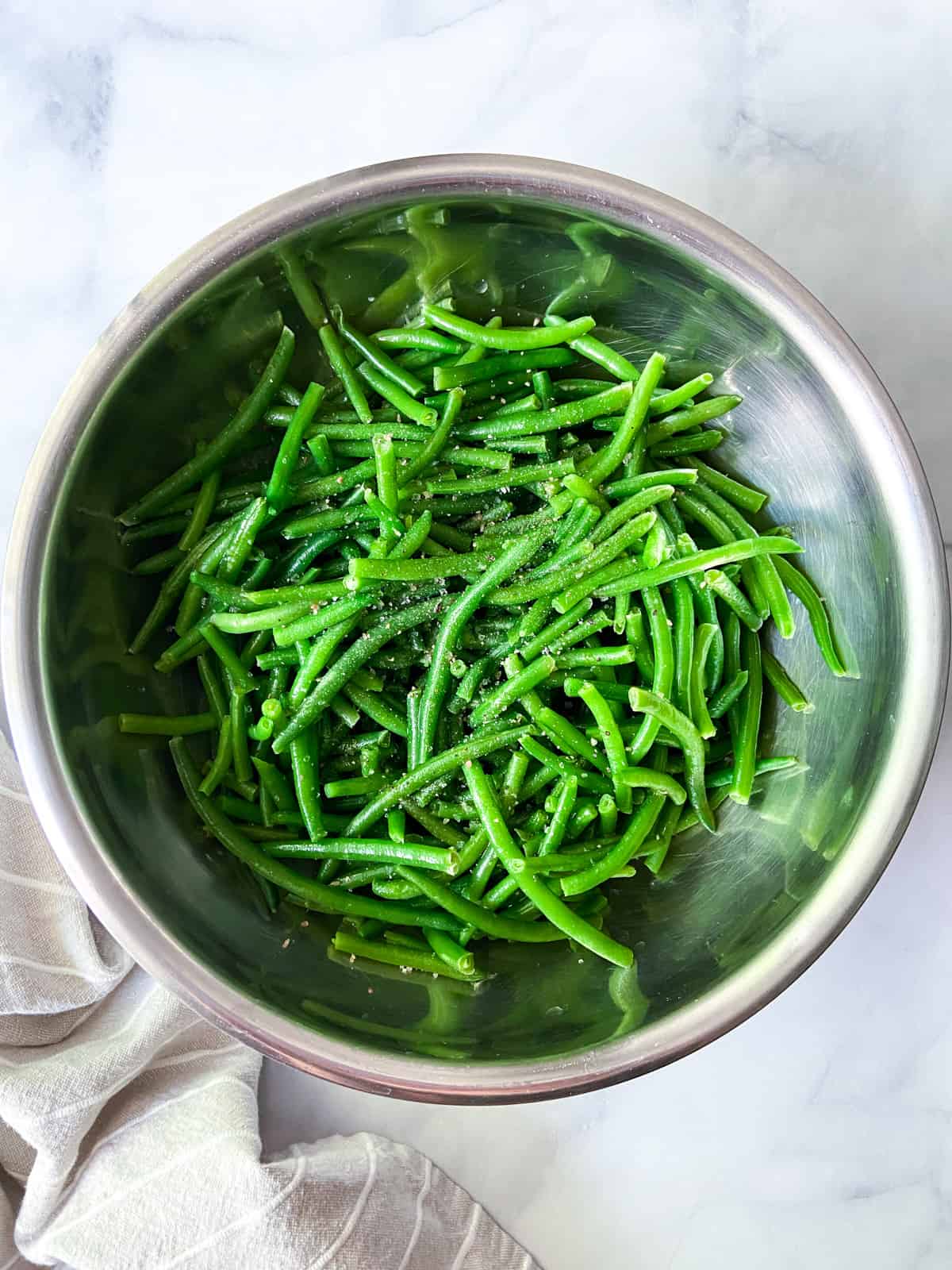 Seasoned green beans in a bowl.